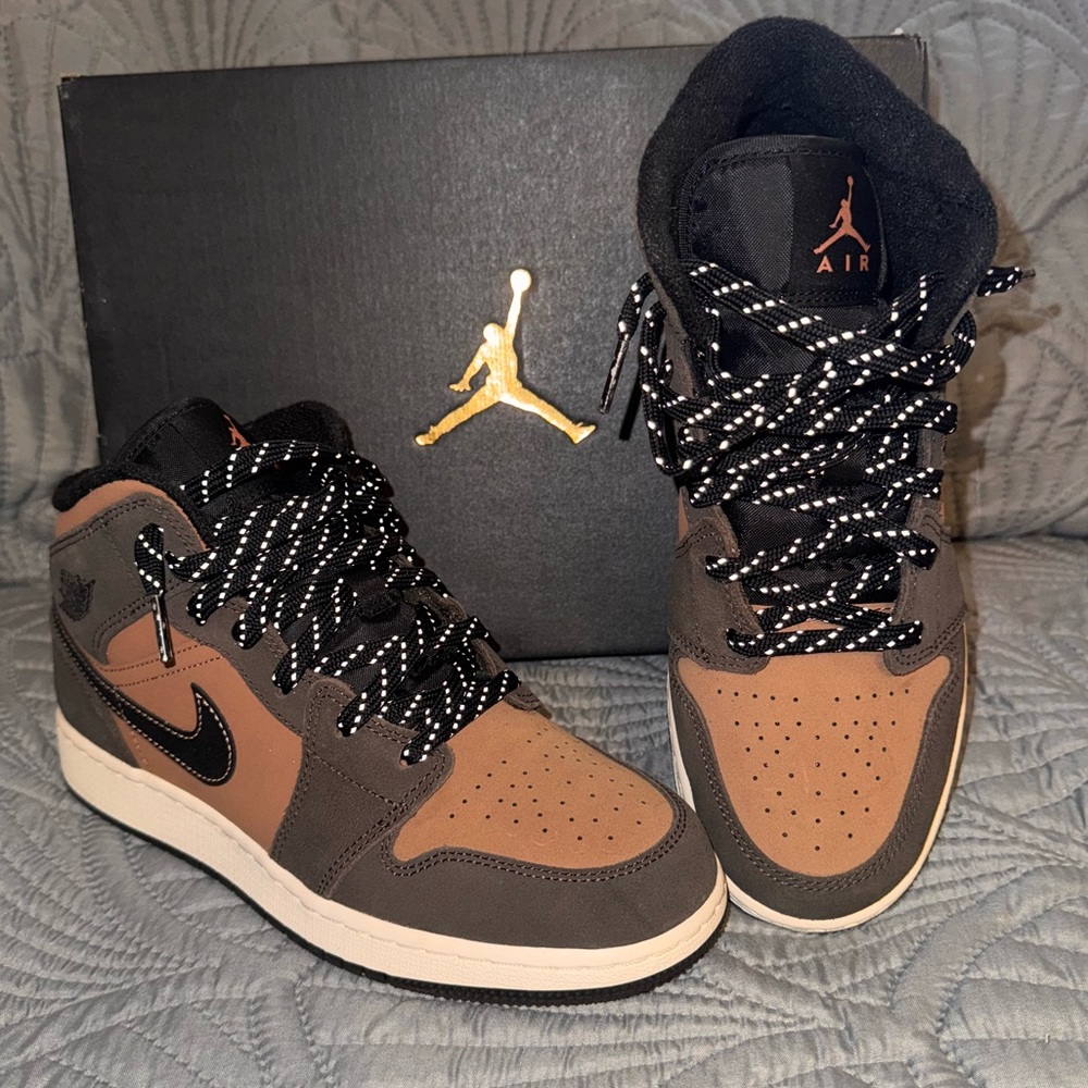 Air Jordan 1 mid se